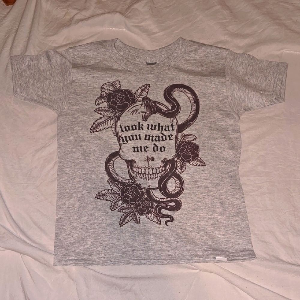 Gray Graphic Tee with Skull Design